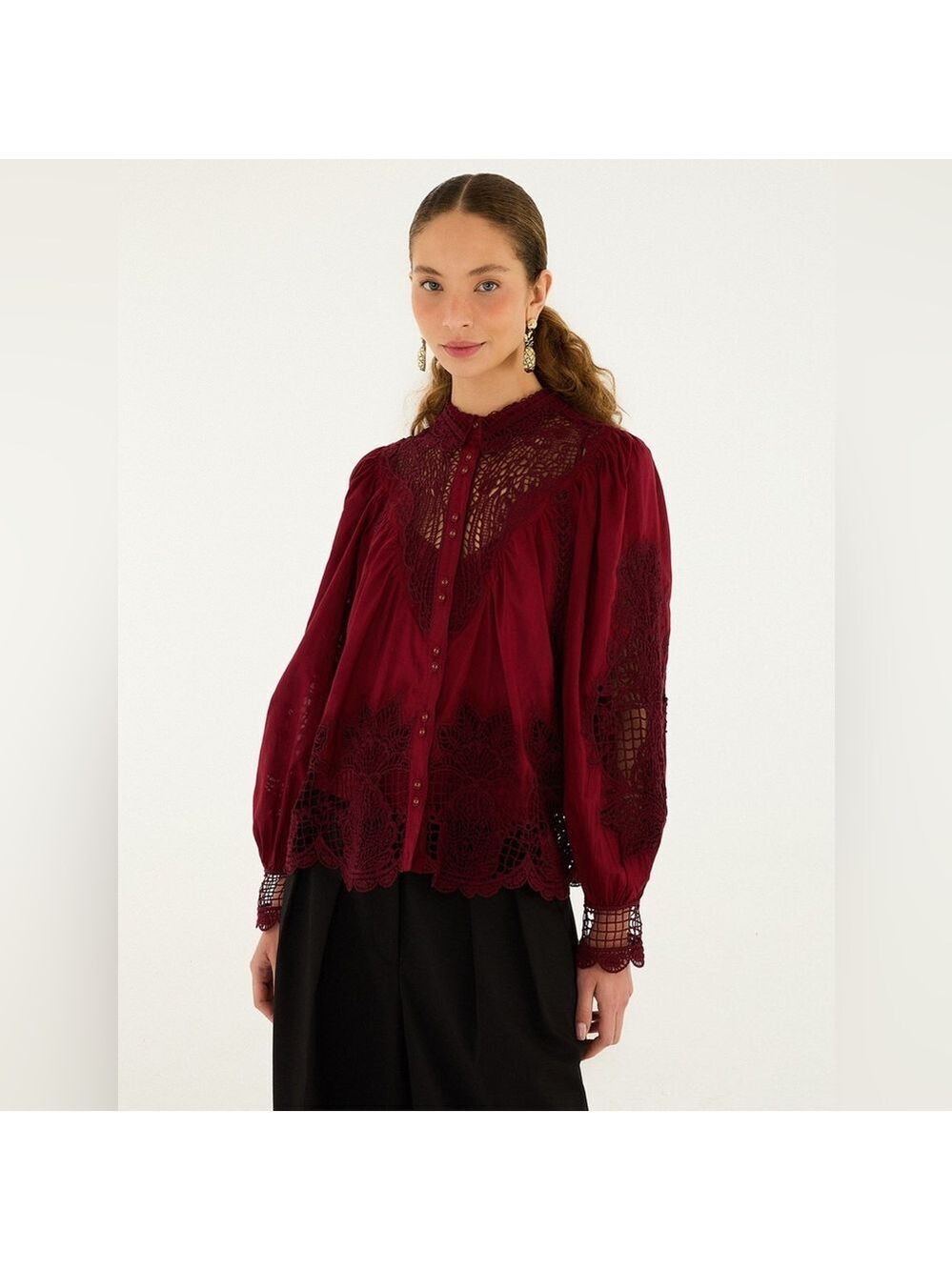Farm Rio: Berry Garden Guipure Organic
Cotton Blouse